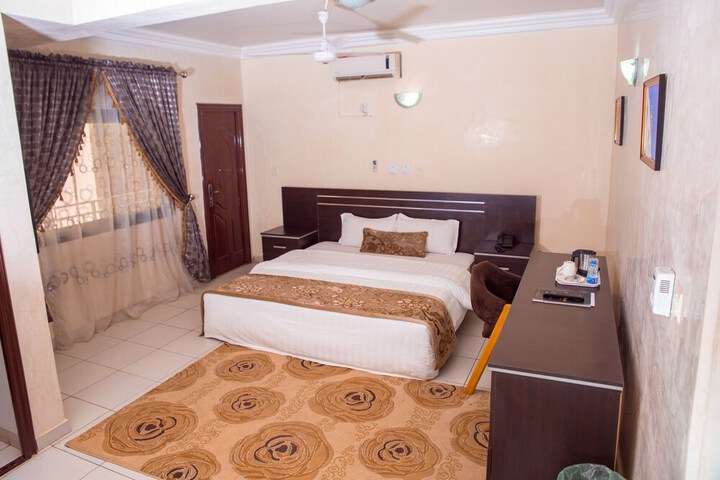 Room 21 of 68