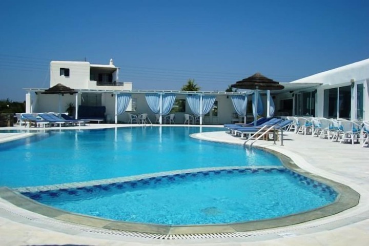 Hotel with Pool