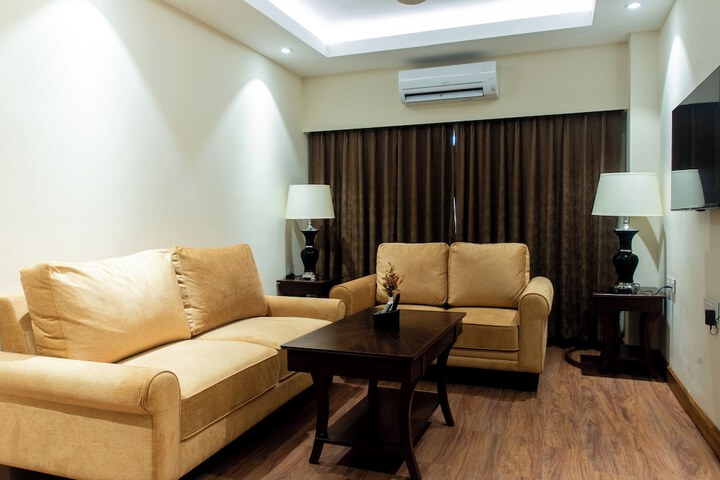 Room 6 of 25