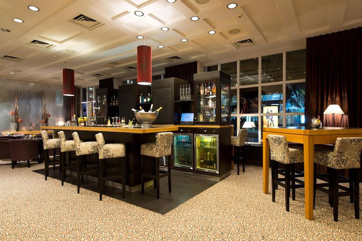 Lounge 103 of 116