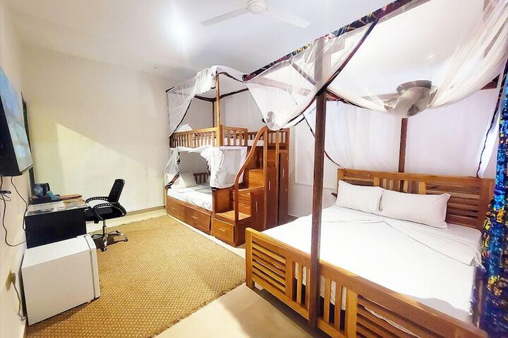 Room 38 of 82