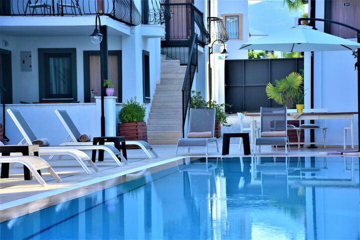 Pool 50 of 76