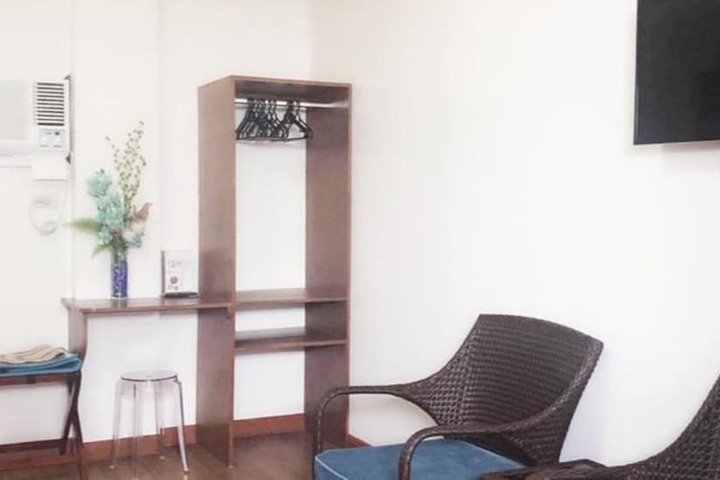 Room 12 of 16