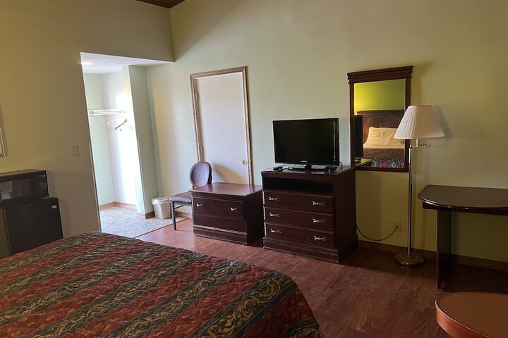 Room 4 of 17