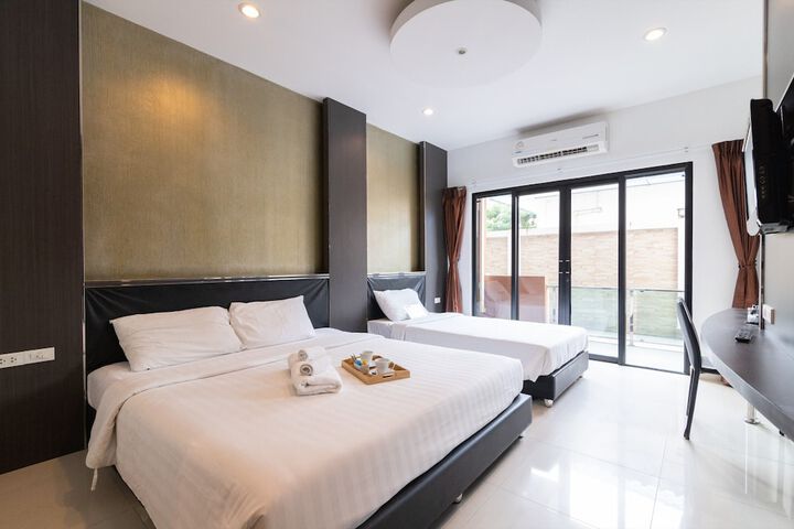Room 33 of 140