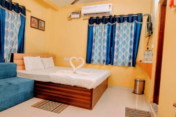Room 7 of 16