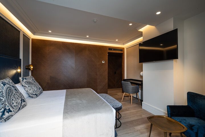 Room 12 of 98