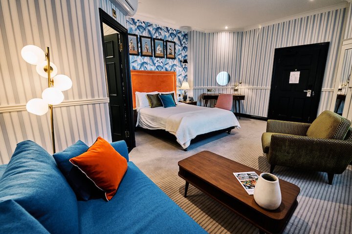 Room 32 of 107