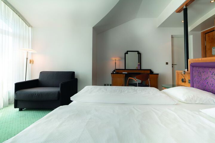 Room 15 of 102