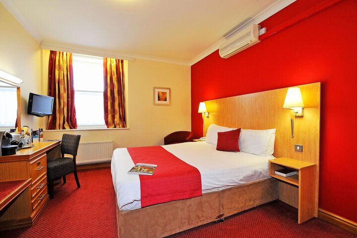 Room 9 of 35