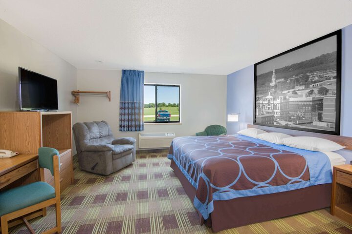1 Queen Bed (8 of 12)