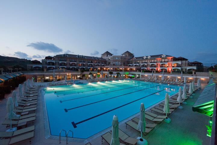 Hotel Pool