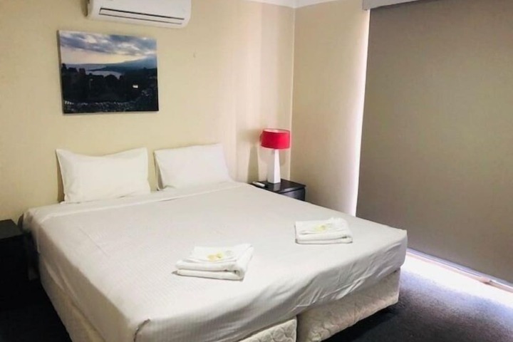 Room 11 of 38