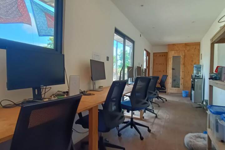 Business Center 19 of 21