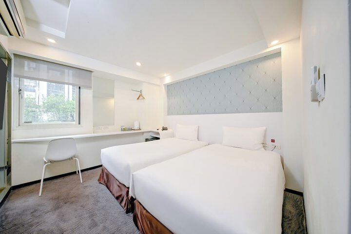 Room 36 of 83