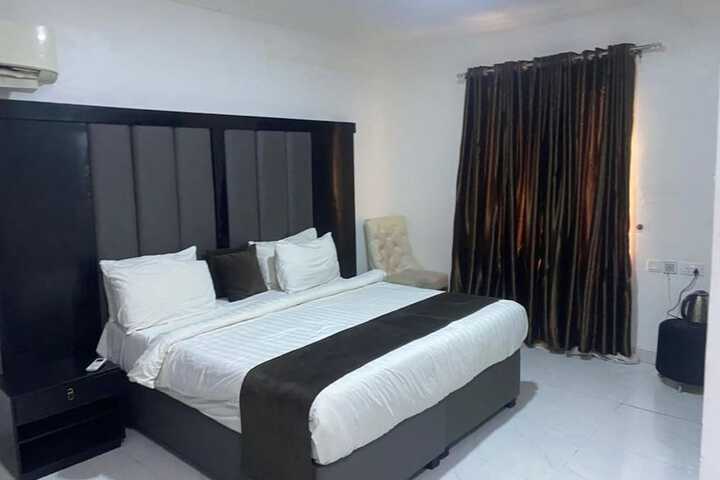 Room 9 of 20