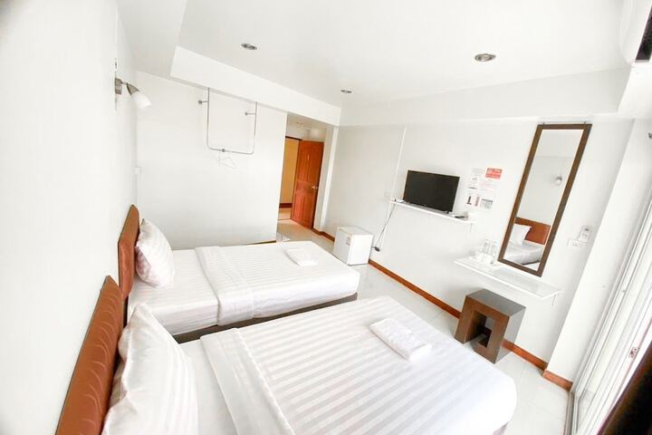 Room 7 of 27
