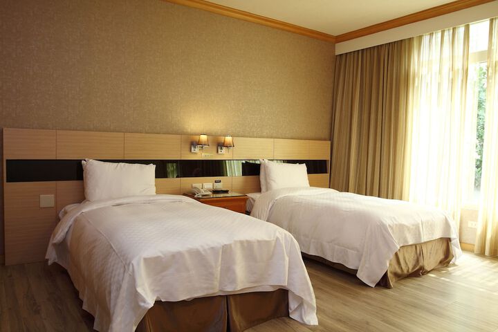 Room 6 of 37