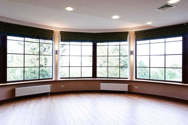 Ballroom/Hall 97 of 122