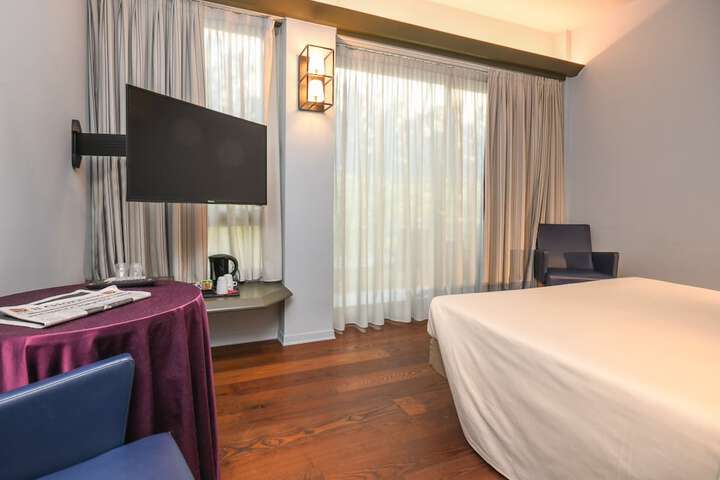 Room 6 of 43