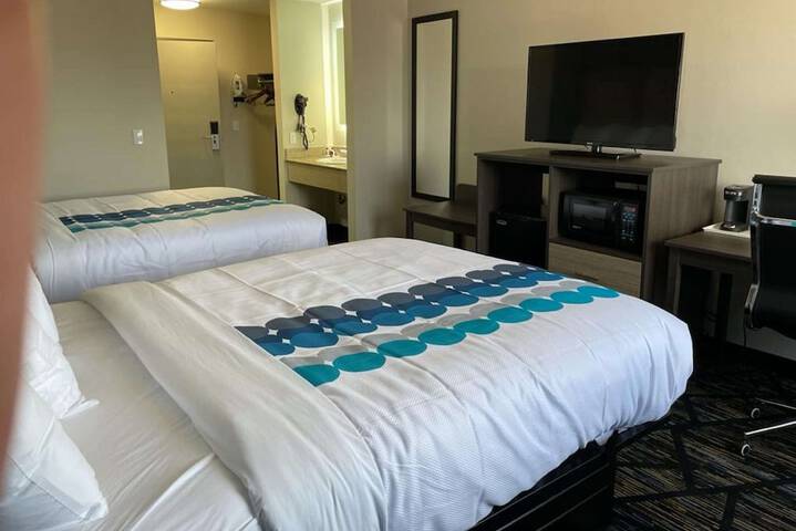 2 Queen Beds (5 of 19)