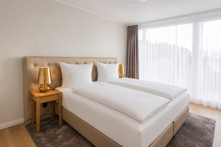 Room 3 of 77