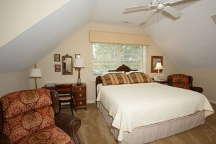 Room 180 of 253