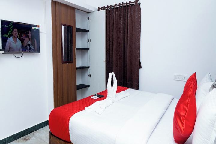 Room 6 of 9