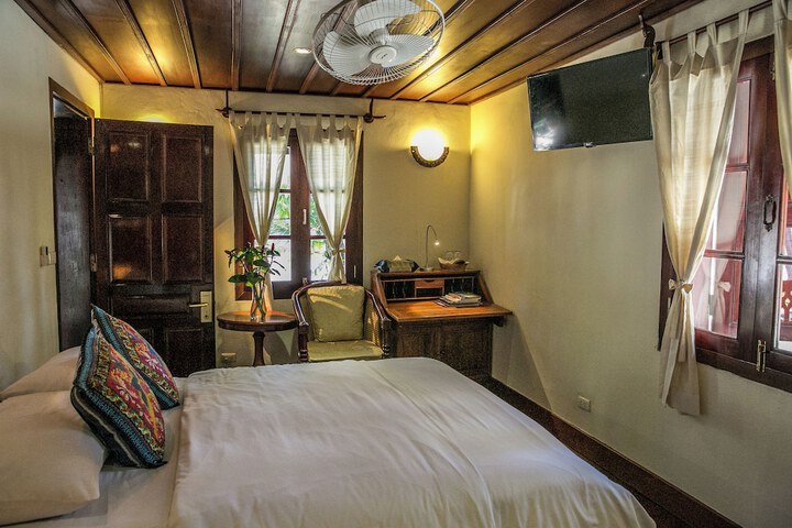 Room 26 of 153