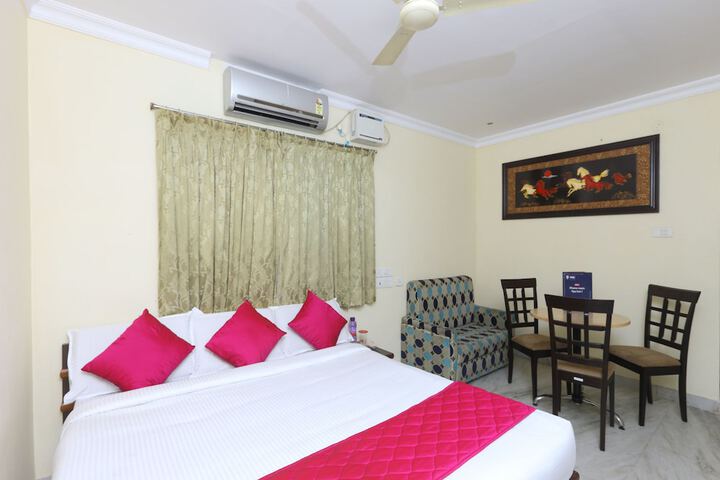 Room 4 of 9
