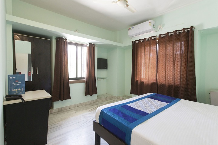Room 6 of 9