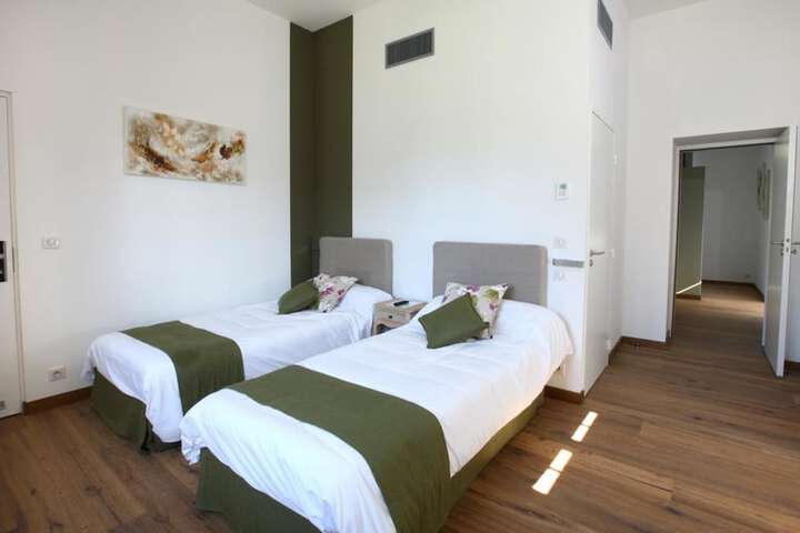 Room 2 of 52