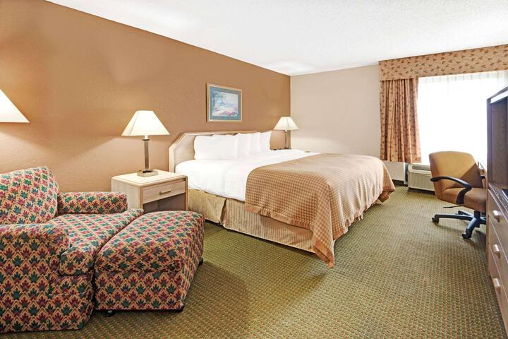 1 King Bed (3 of 11)