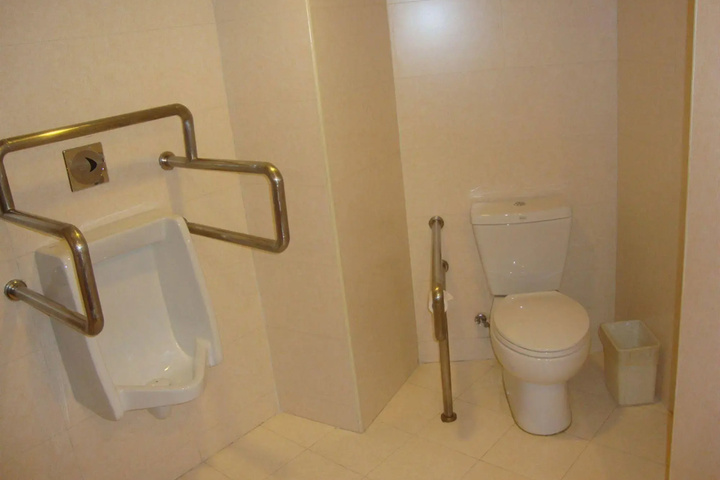 Room 9 of 27