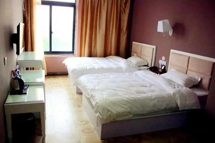 Room 4 of 8