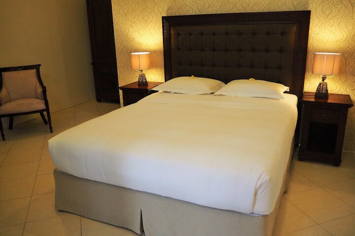 Room 4 of 33