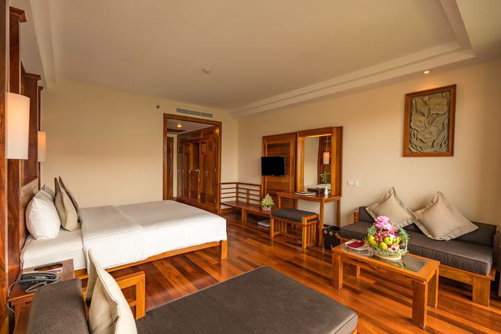 Room 25 of 83