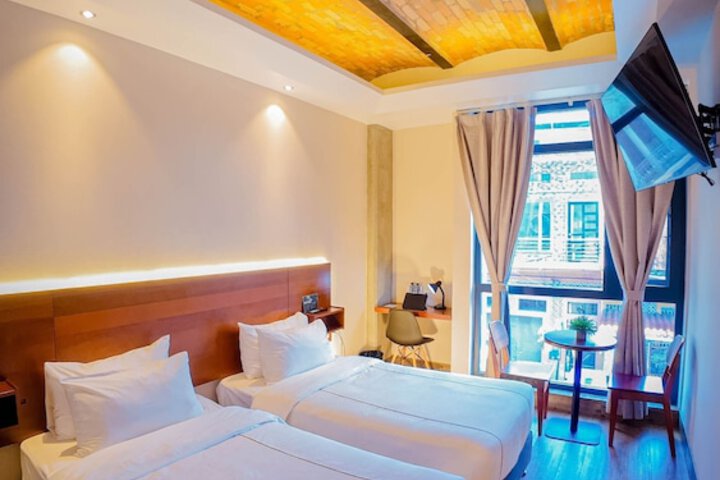 Room 21 of 38