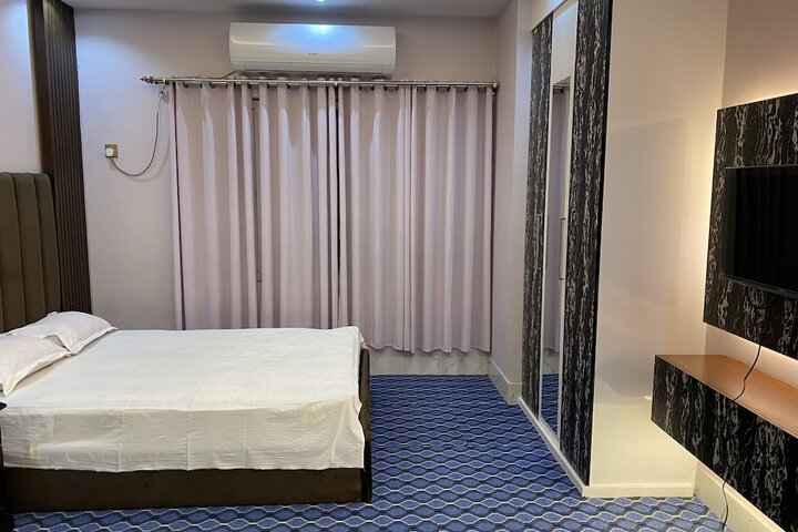 Room 7 of 10