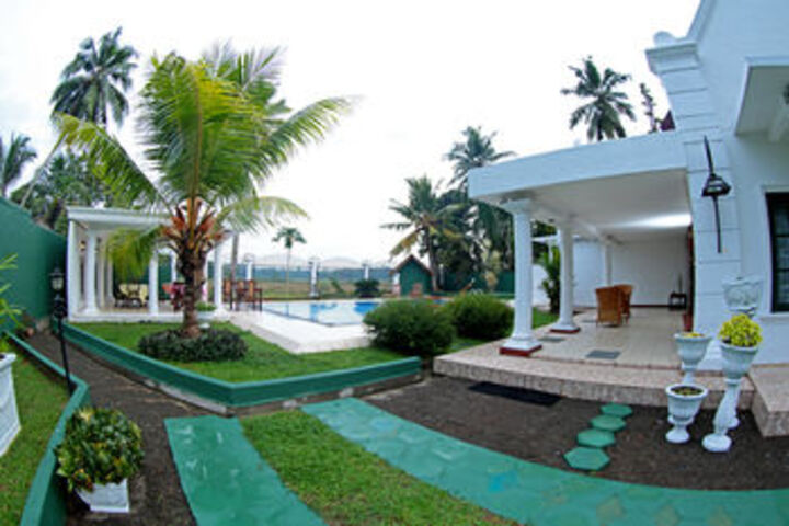 Anthiekka Airport White Villa