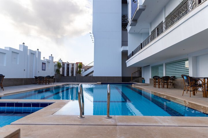 Pool 28 of 44