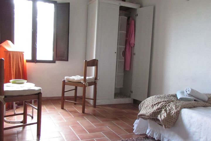 Room 25 of 43