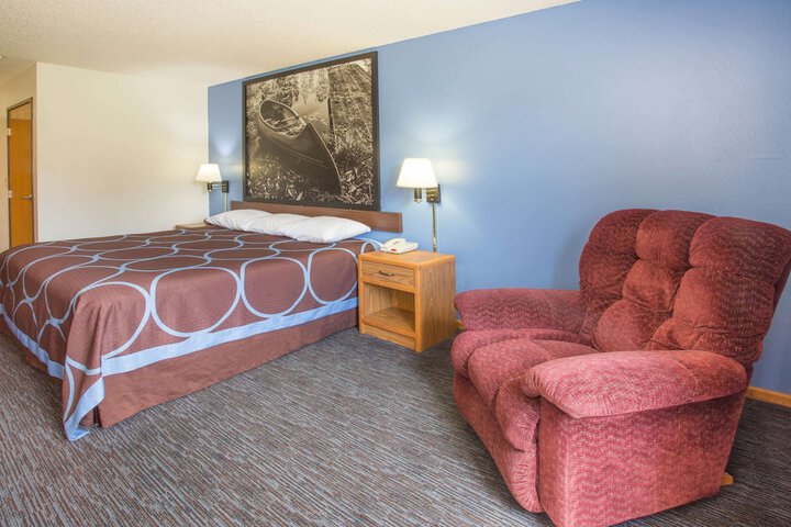 1 King Bed (1 of 10)