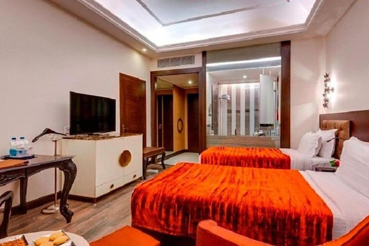 Room 15 of 48