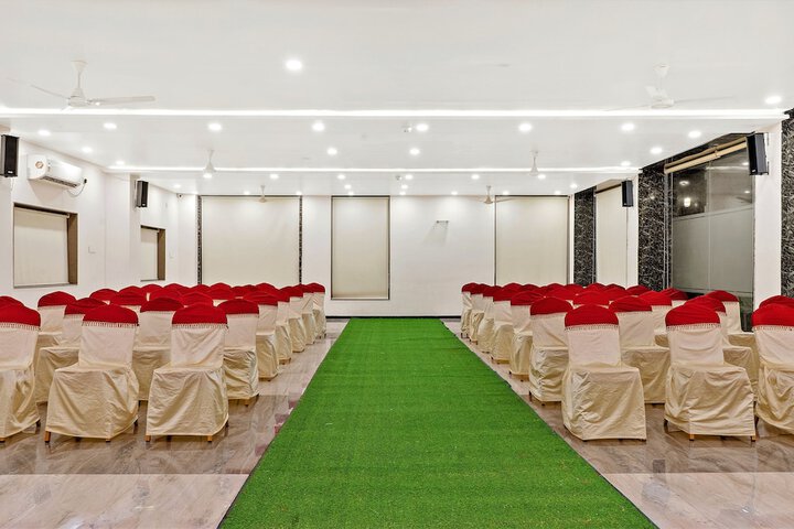 Ballroom/Hall 41 of 48