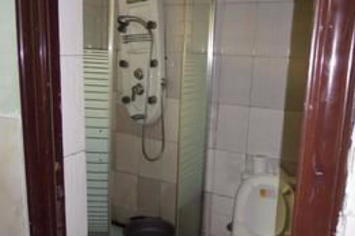 Room 8 of 32