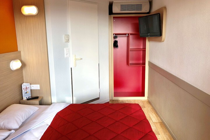 Room 11 of 49