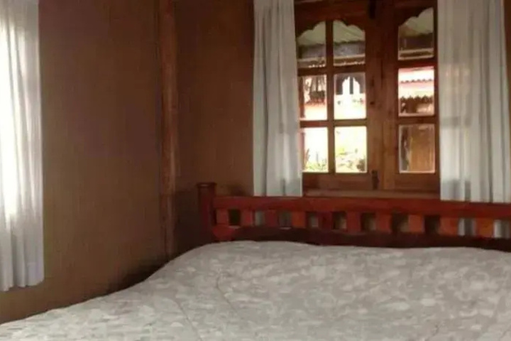 Room 2 of 8