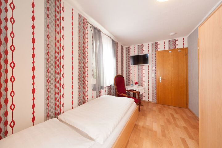 Room 2 of 29