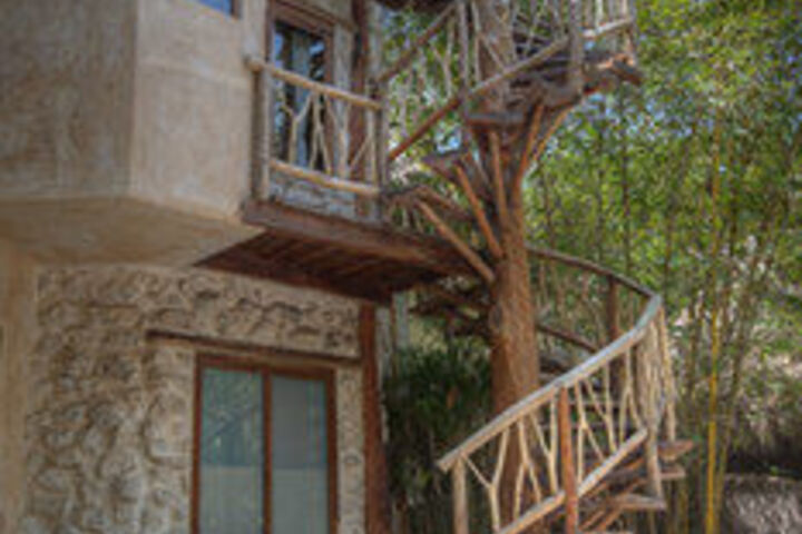 Hotel Exterior 26 of 55